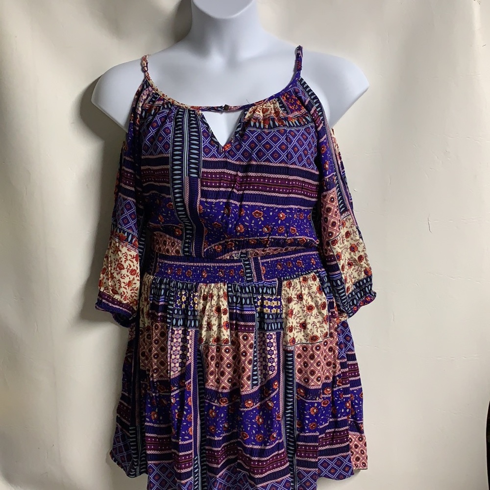 American Eagle outfitters S/P multicolor cold Shoulder peephole shirt dress.
